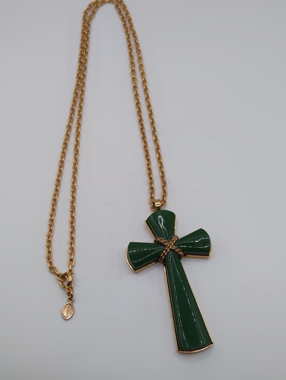 Avon Simulated Jade Juliet Cross Pendant Necklace 1976